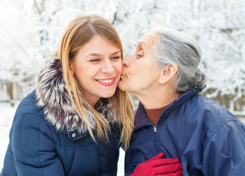 Freddo e Alzheimer, come affrontare l’inverno con una persona affetta da demenza