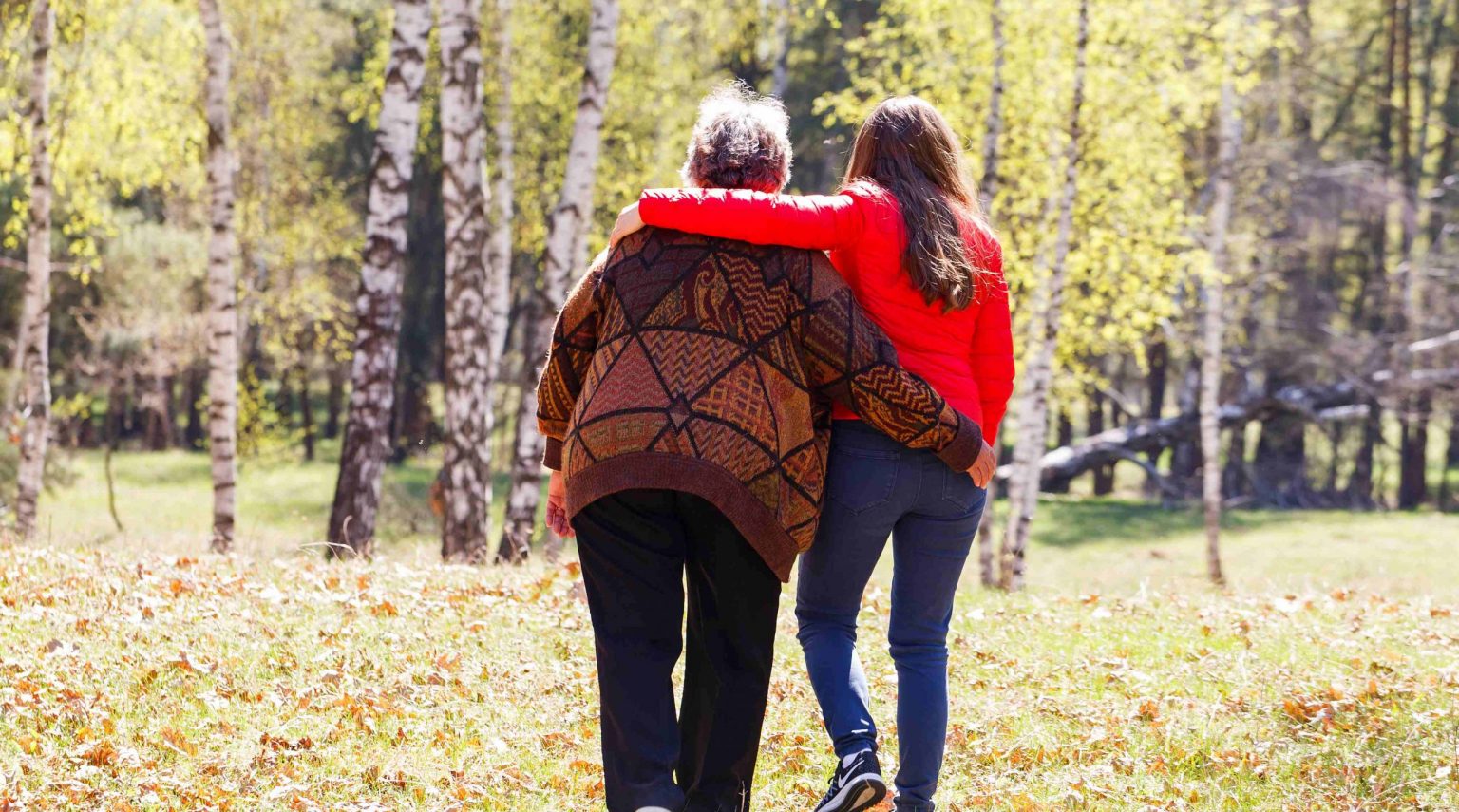 Alzheimer e vagabondaggio: cause e prevenzione per evitare la fuga