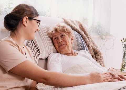Come affrontare la sindrome del tramonto o sundowning nei malati di Alzheimer