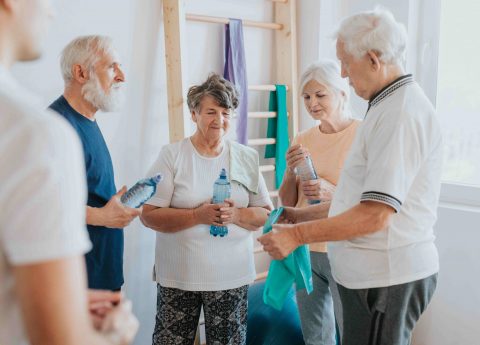 Alzheimer e attività fisica: gli esercizi da fare (anche a casa)
