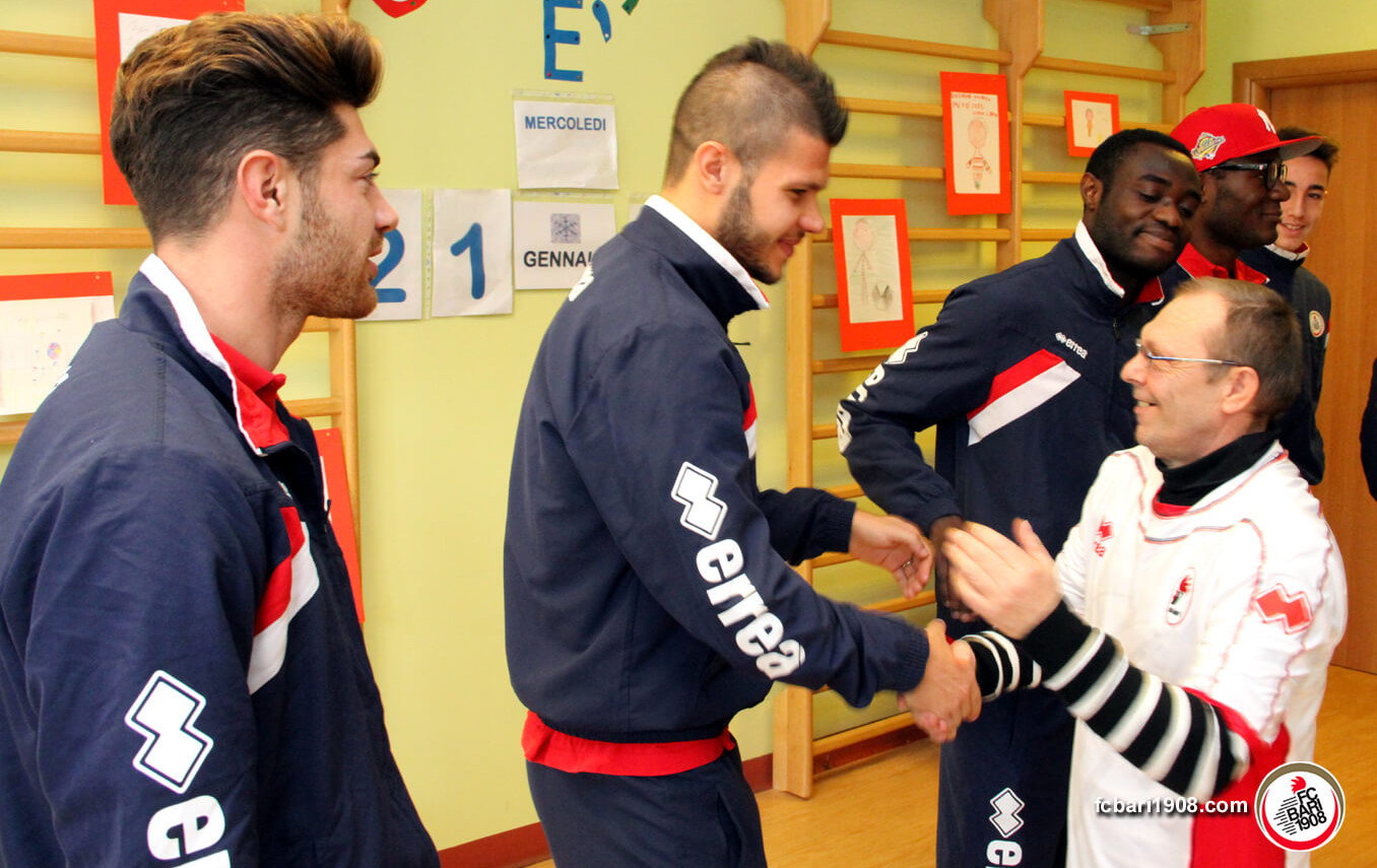 I giocatori del Bari Calcio in visita nel Centro Diurno Nuova Fenice