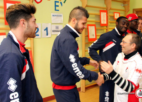 I giocatori del Bari Calcio in visita nel Centro Diurno Nuova Fenice