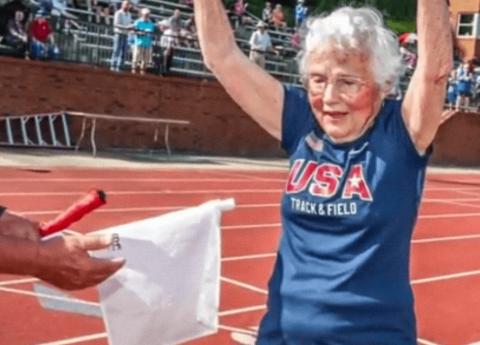 Julia Hawkins: correre i 100 metri a 101 anni