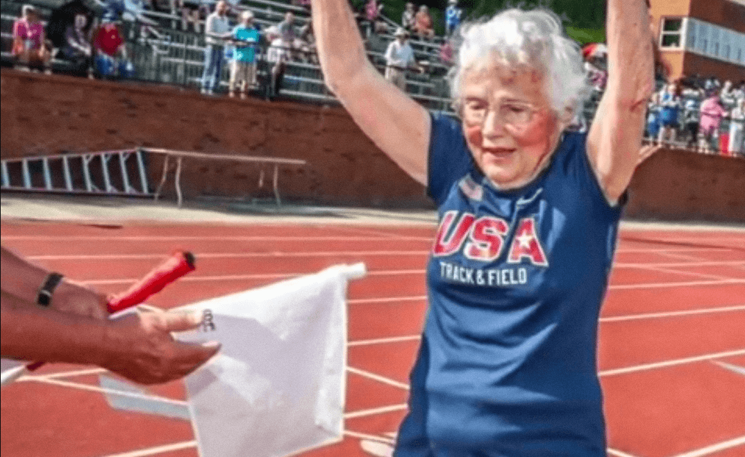 Julia Hawkins: correre i 100 metri a 101 anni