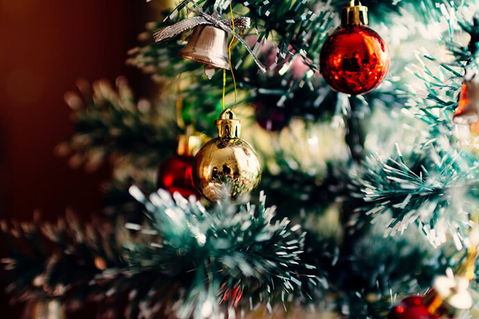 Alla Casa di riposo Ca’ Vio si costruisce l’albero di Natale!