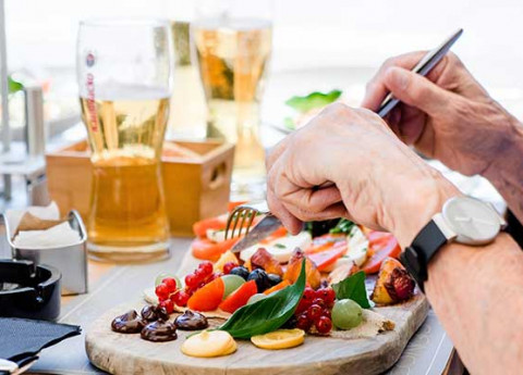 Indicazioni nutrizionali per l’anziano in struttura