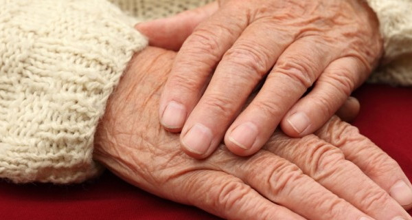 Artrite psoriasica. Come curare la malattia e assistere l'anziano