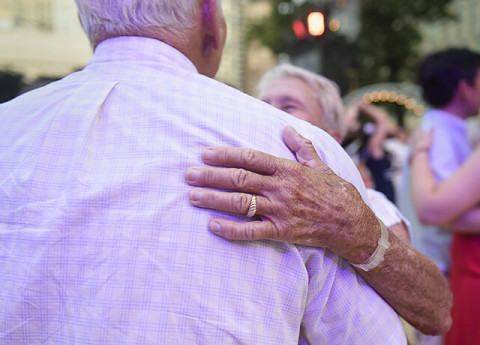 Anziani a scuola di ballo