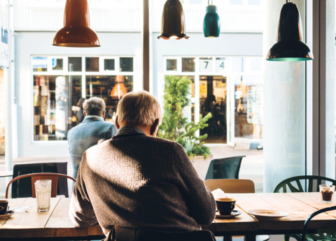 Sintomi, rimedi e pratici esercizi contro i dolori cervicali anziani