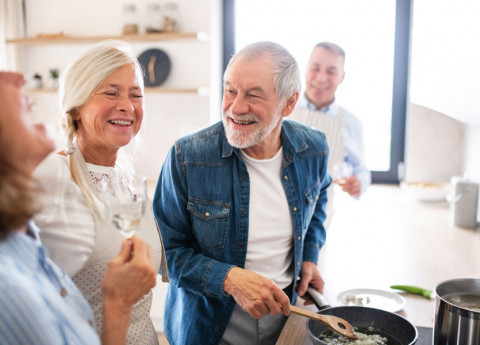 Come trovare nuovi amici dopo i 60 anni: l’amicizia non ha età!