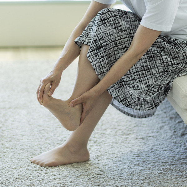 Crampi notturni anziani: rimedi e consigli