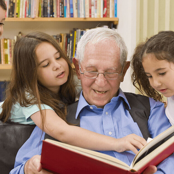 Giornata Mondiale dei Nonni 2017: “Nonno, mi racconti una storia?”