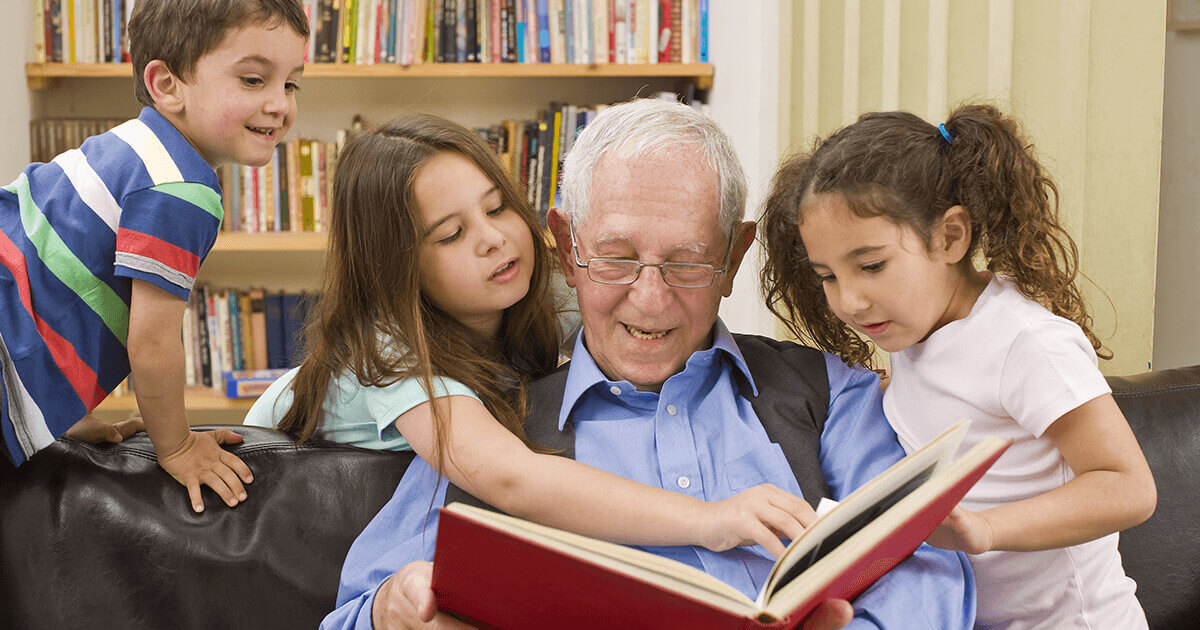 Giornata Mondiale dei Nonni 2017: “Nonno, mi racconti una storia?”