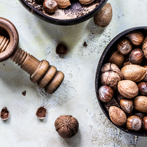 Frutta secca nella dieta degli anziani