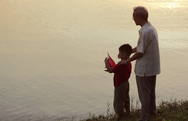 Accudire i genitori anziani: senso del dovere o gesto d’amore?