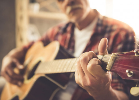 Canti popolari italiani: perché cantare fa bene al buon umore