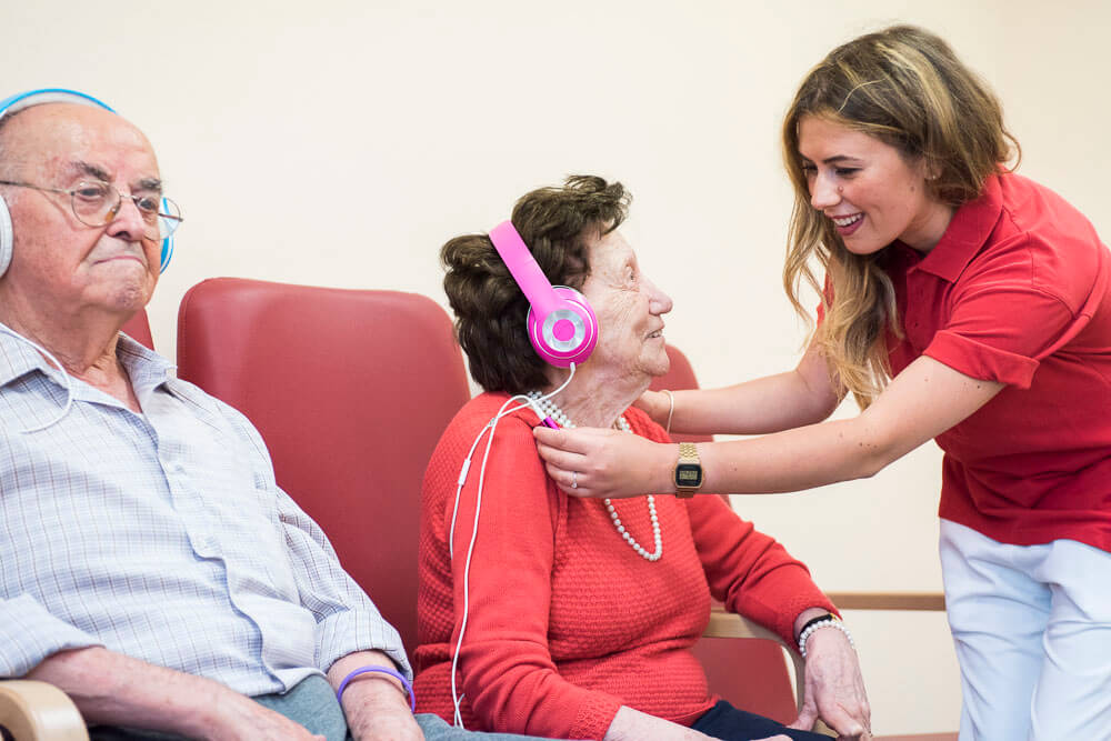 alzheimer anziani cura musicoterapia