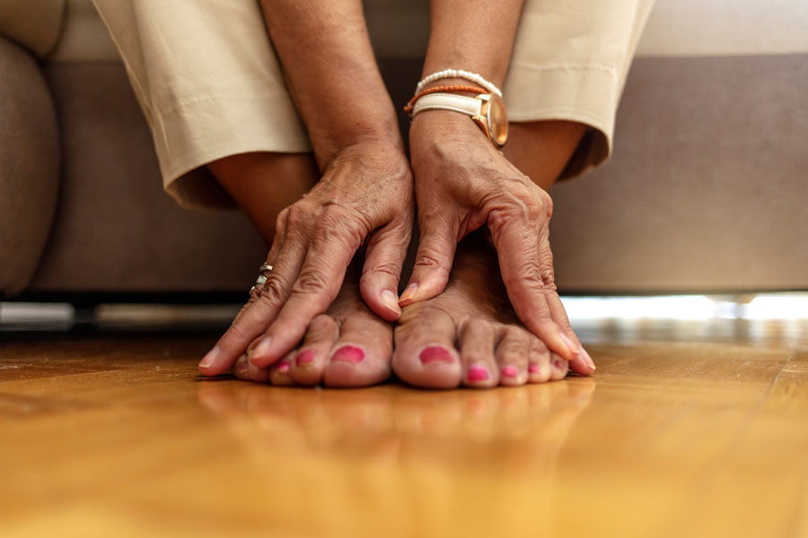 Rimedi piedi gonfi: alleviare il dolore senza sottovalutare il problema