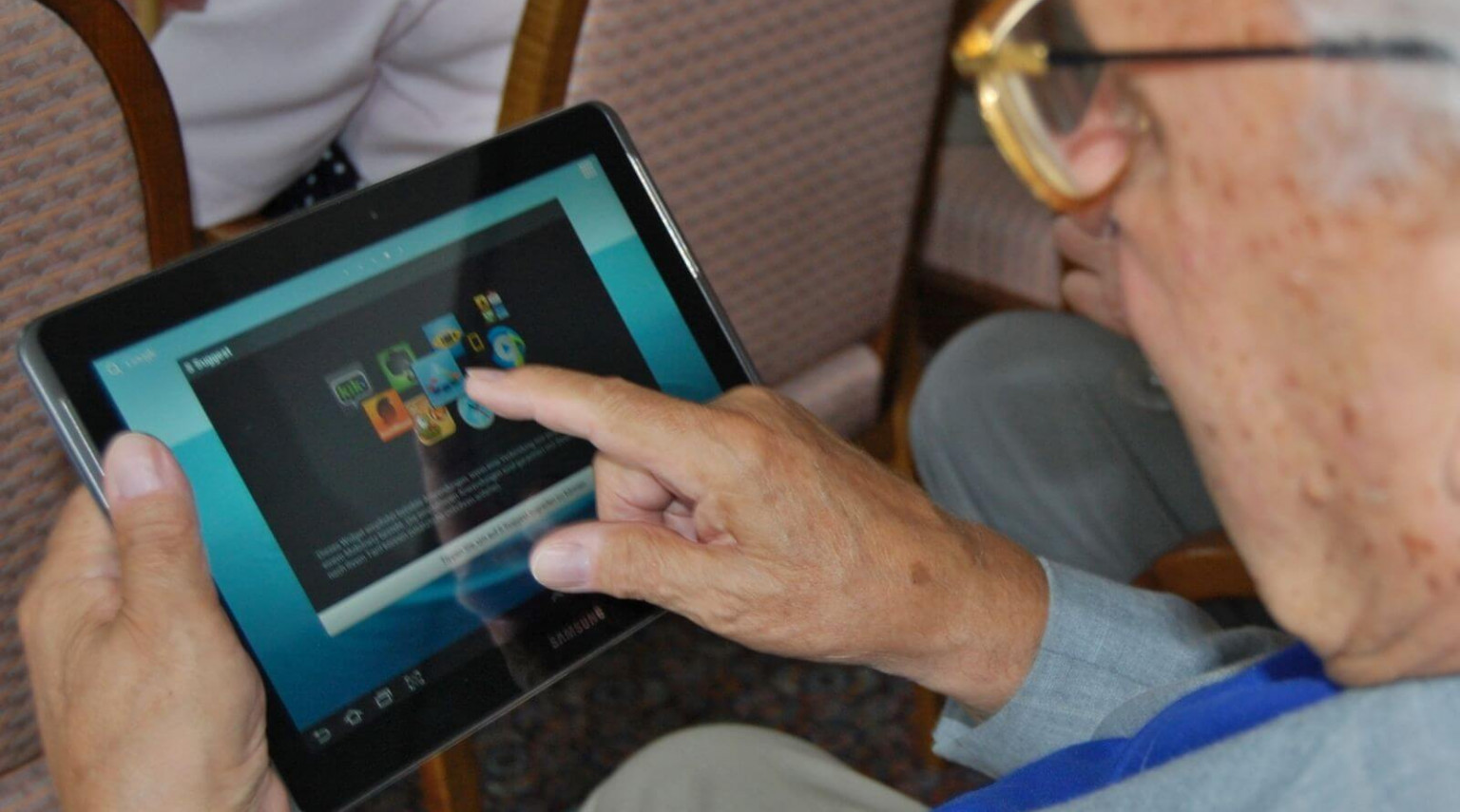 Come acquistare Tablet e Smartphone per anziani