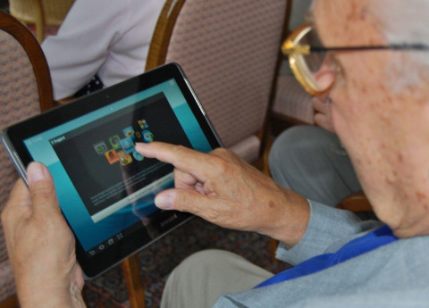 Come acquistare Tablet e Smartphone per anziani