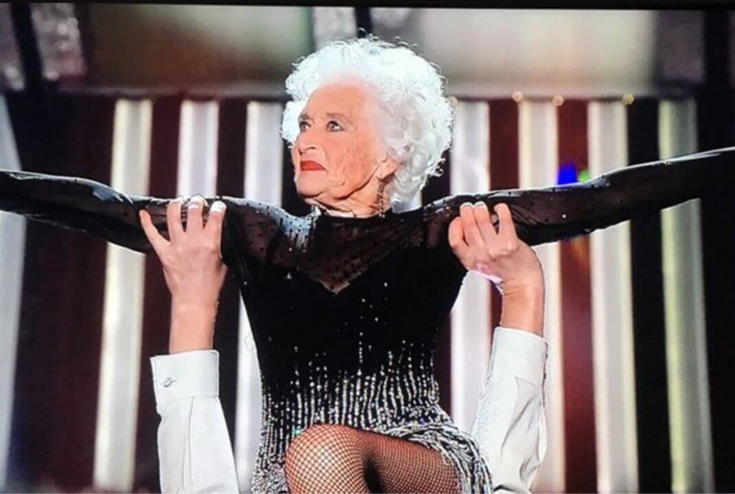 Chi è la “vecchia che balla” con lo Stato Sociale a Sanremo 2018?