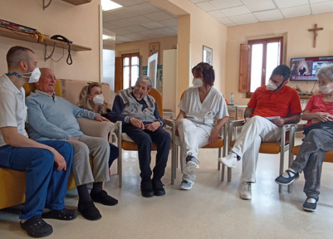 Cultura, passione e saggezza alle lezioni del Prof. Di Marco, Ospite della RSA Frate Sole