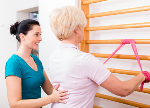 Rieducazione posturale anziani: 7 buoni motivi per non trascurarla