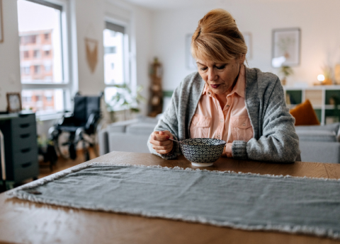 Inappetenza anziani: rimedi per chi non se la sente proprio di mangiare