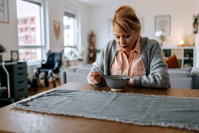 Inappetenza anziani: rimedi per chi non se la sente proprio di mangiare