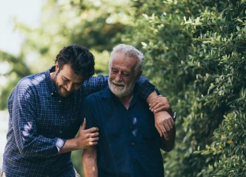 Anziani che si inventano le cose: come aiutarli senza far percepire disagio