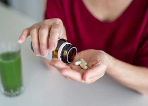 Integratori per anziani over 80: alimentare il corpo per migliorare il proprio equilibrio