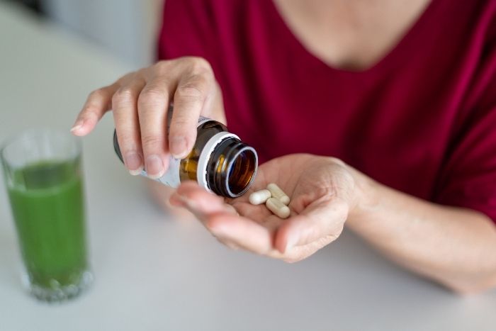 Integratori per anziani over 80: alimentare il corpo per migliorare il proprio equilibrio