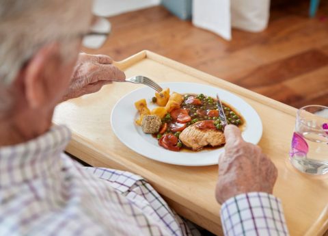 Cosa succede se un anziano mangia poco?