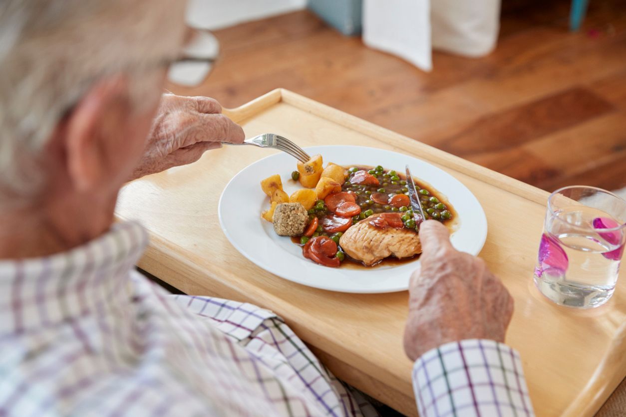 Cosa succede se un anziano mangia poco?