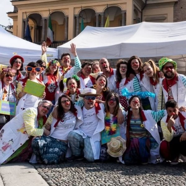 Mons. Trabattoni<br>Magie e sorrisi