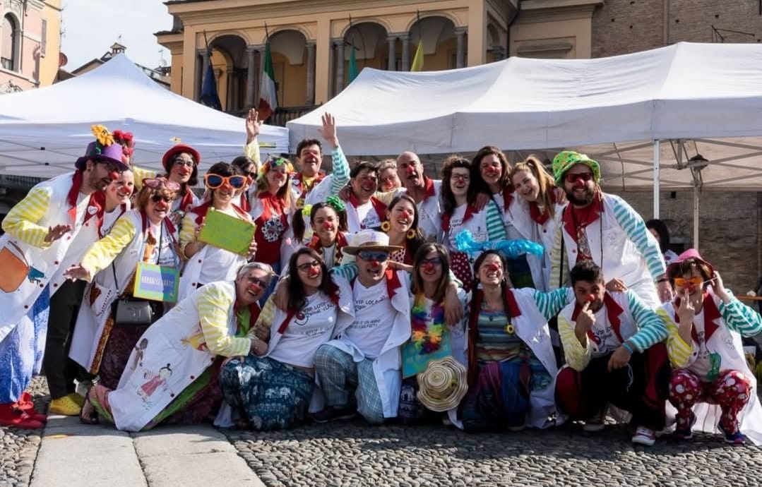 Mons. Trabattoni<br>Magie e sorrisi