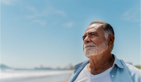 Vitamina D sole e anziani: tra benefici e attenzione che non deve mai mancare 