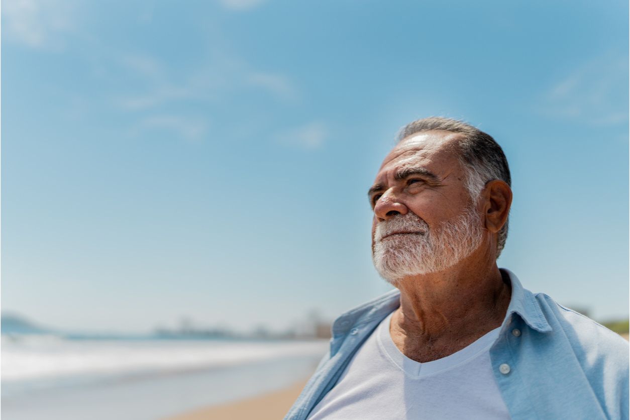 Vitamina D sole e anziani: tra benefici e attenzione che non deve mai mancare 